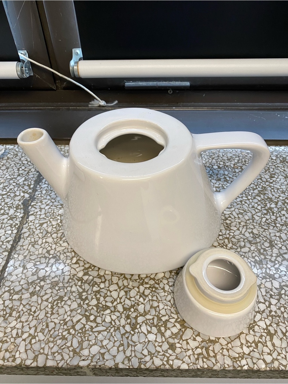 IKEA Varma 90’s White Ceramic Teapot with Lid -  Mint Condition! 1.5L - Picture 6 of 16